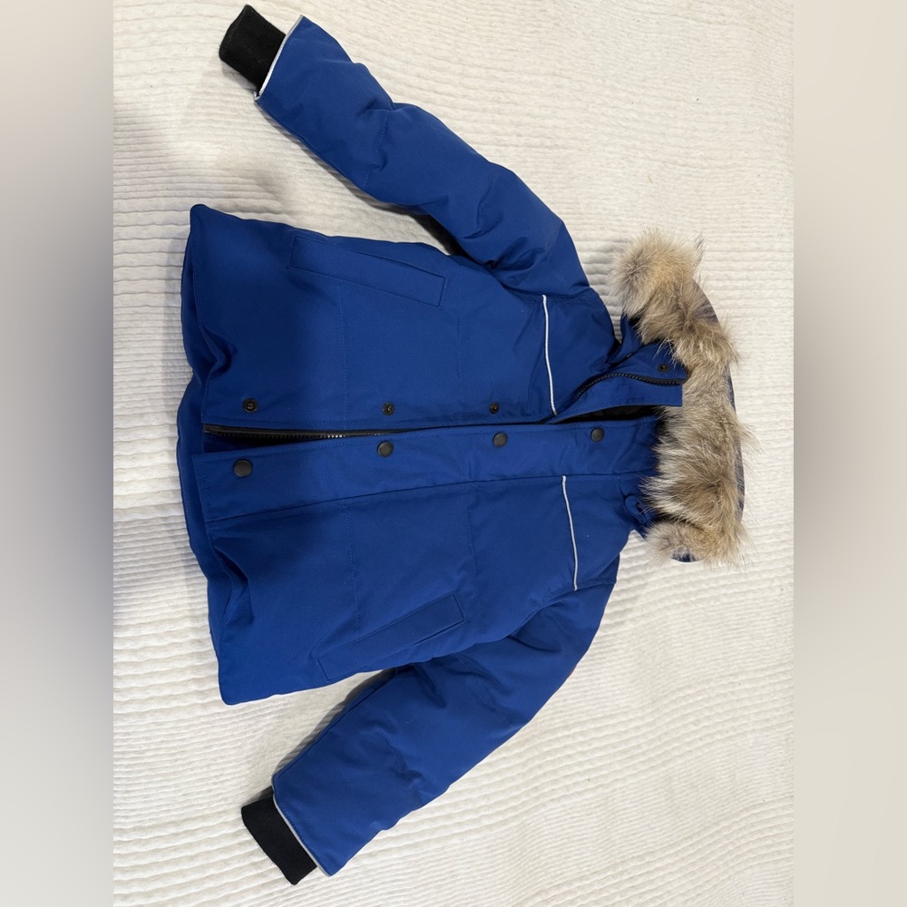 Kids Snowy Owl Parka
Canada Goose 
 Brand new with tags